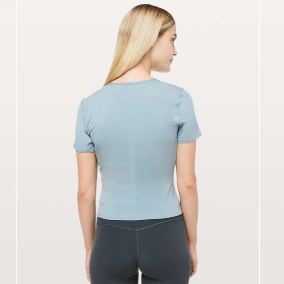 Lululemon Round Trip Short Sleeve in Blue Cast Size 12 - Picture 2 of 7